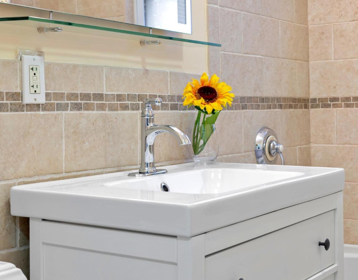 Bright & Spacious 2Br Apartment, Mins From Downtown Boston, Parking Luaran gambar